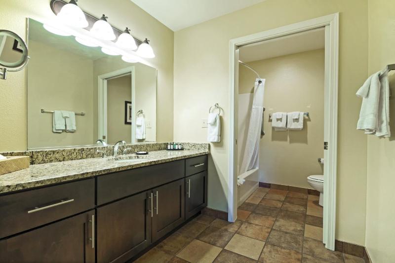 Two-Bedroom Suite image 3