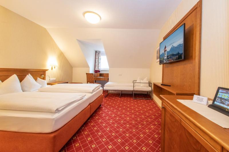 Comfort Triple Room image 4