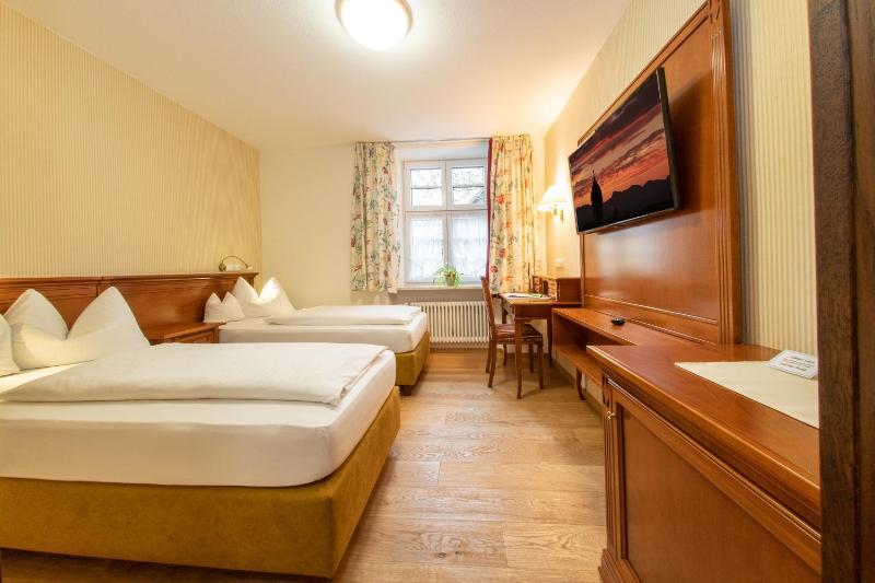 Twin Room image 1