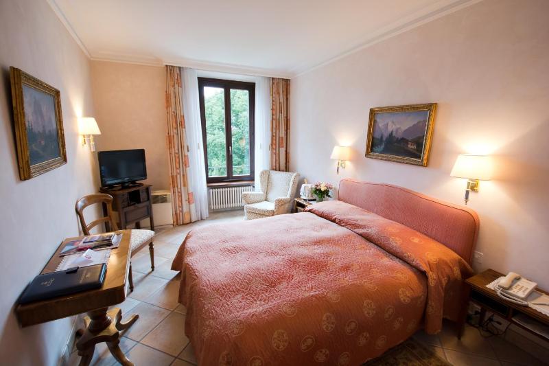 Small Double Room image 4