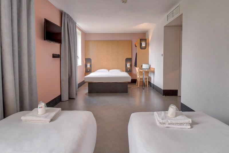 Quadruple Room - Disability Access image 4