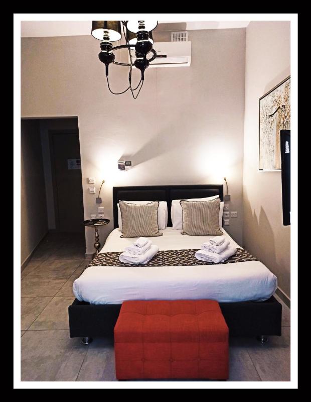 Double Room image 4