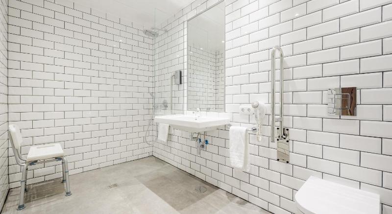 Double Room with Extra Bed image 1