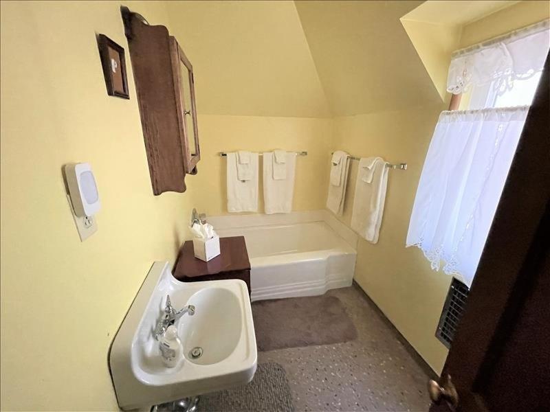 Two-Bedroom House image 3