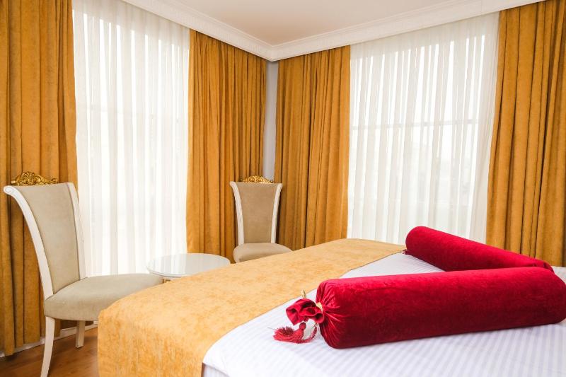 Standard Double Room image 3