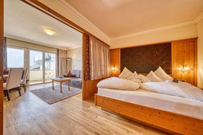 Suite with Pool View image 3