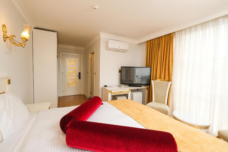 Standard Double Room image 4
