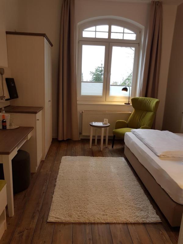 Single Room image 4