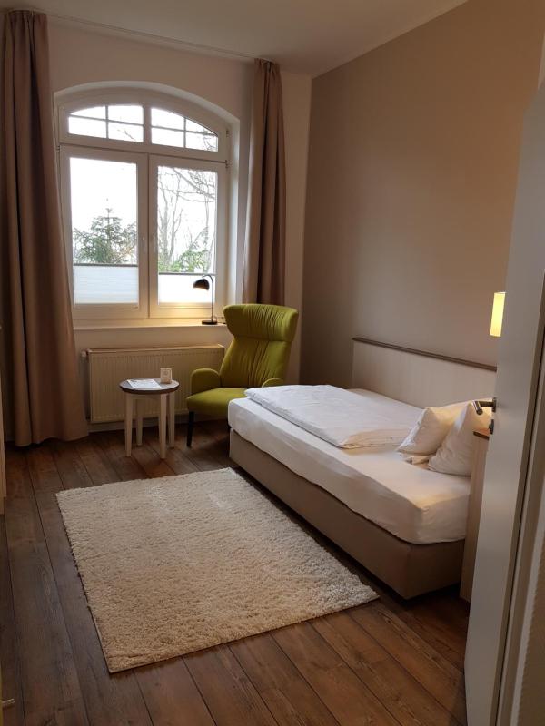 Single Room image 3