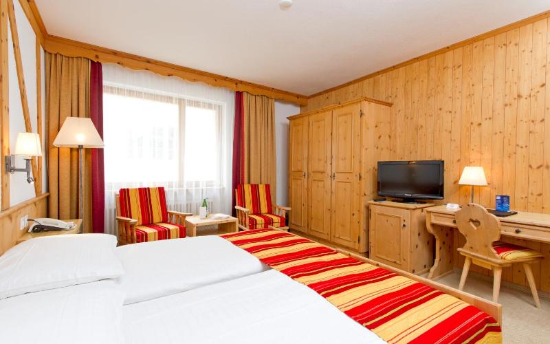 Economy Double Room image 4
