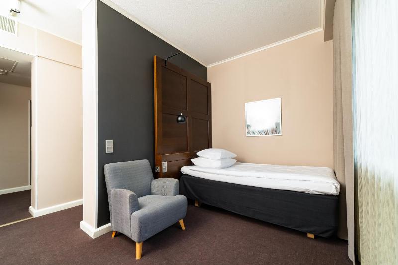 Standard Single Room image 4