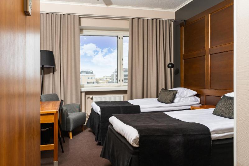 Standard Twin Room image 3