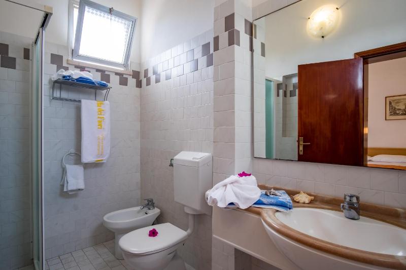 Hotel Villa dei Fiori - sul mare con piscina - image 26
