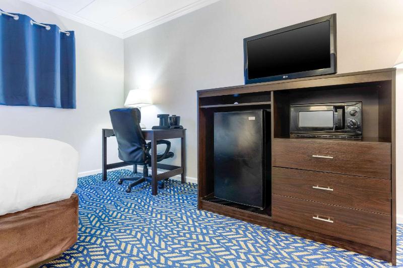 Double Room with Two Double Beds - Non-Smoking image 4