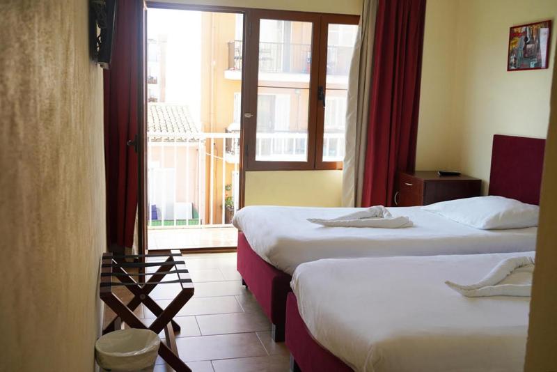 Das Hostal - image 15