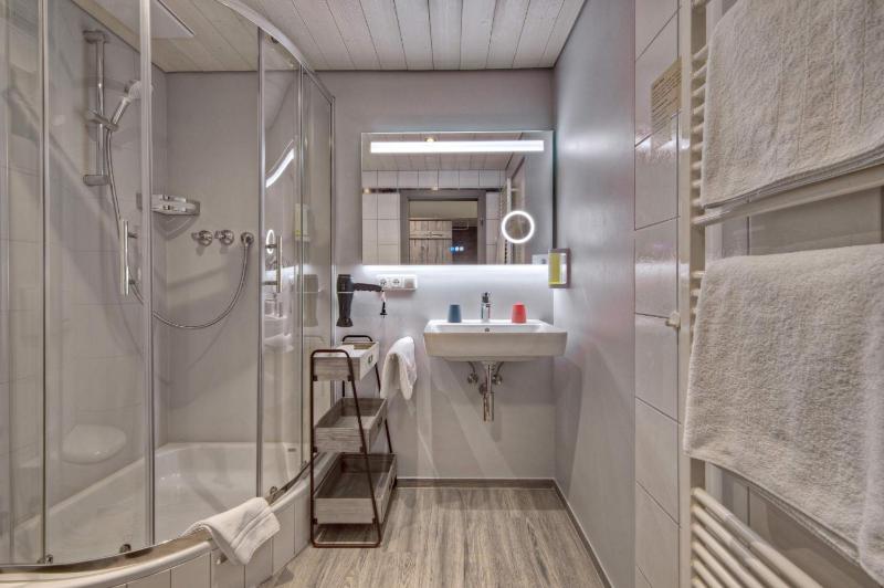 Deluxe Double Room with Balcony image 1