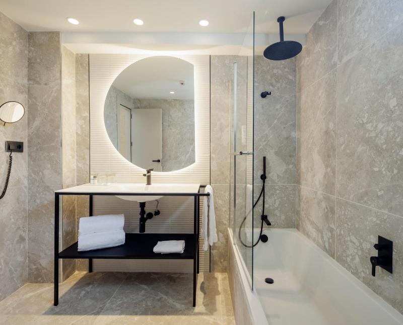 Triple Room (2 Adults + 1 Child) image 2