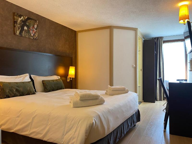 Double Room image 4