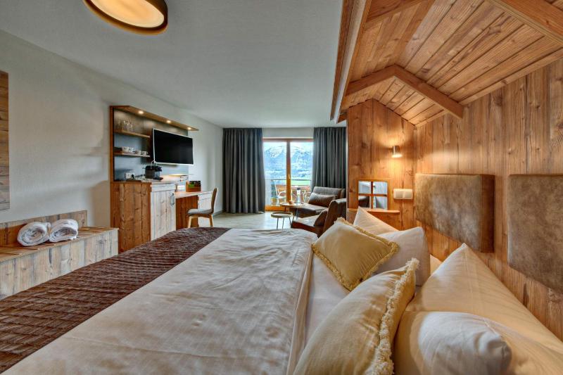 Junior Suite with Balcony image 1
