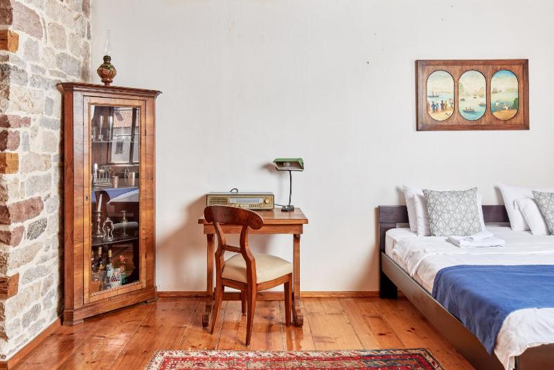 Three-Bedroom Apartment image 3