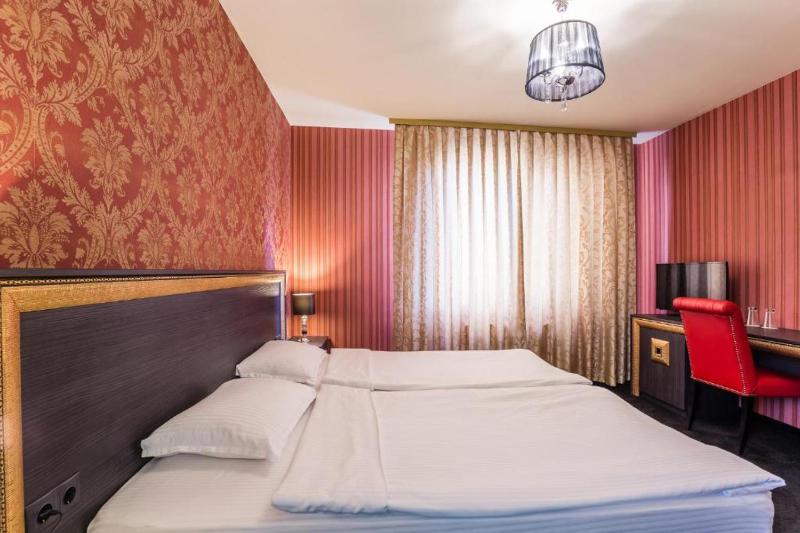 Deluxe Suite image 1