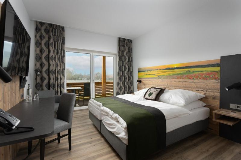 Double Room with Balcony image 1