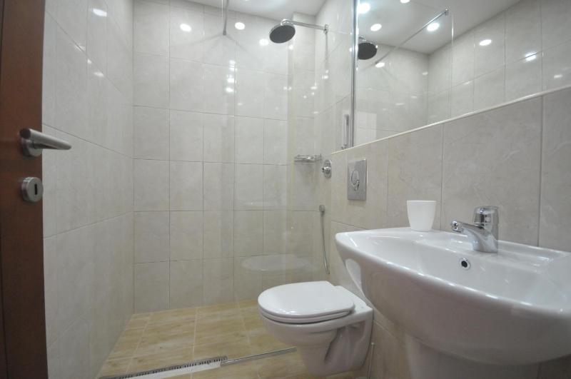 Twin Room with Balcony image 4