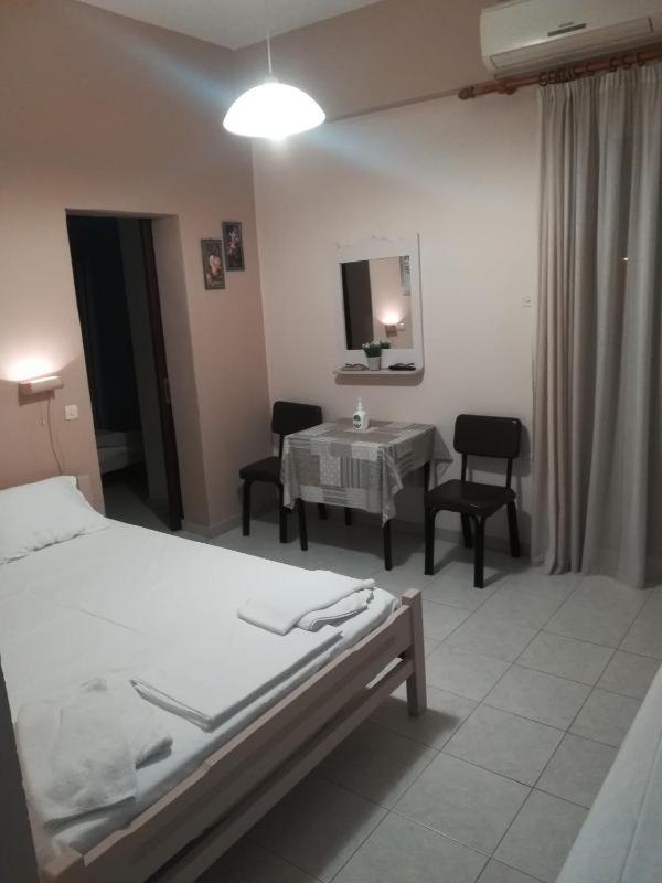 Classic Quadruple Room image 1