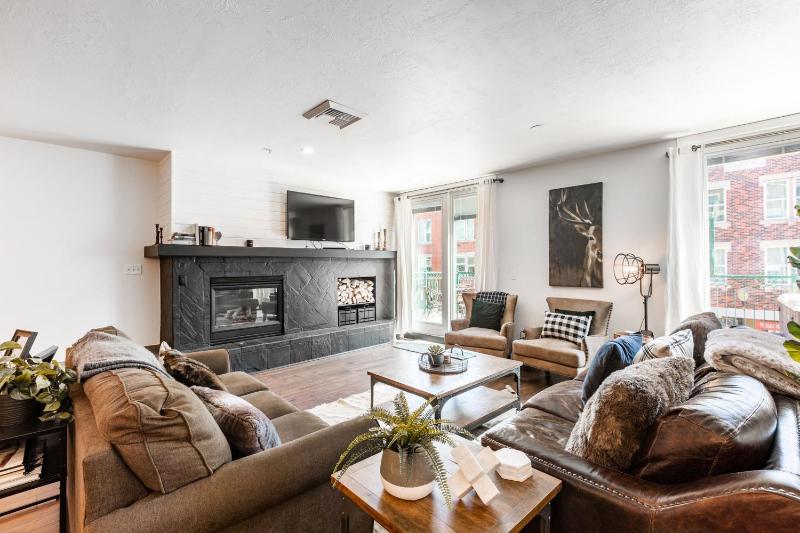 2 Bedroom Condominium with Spa #209 image 1