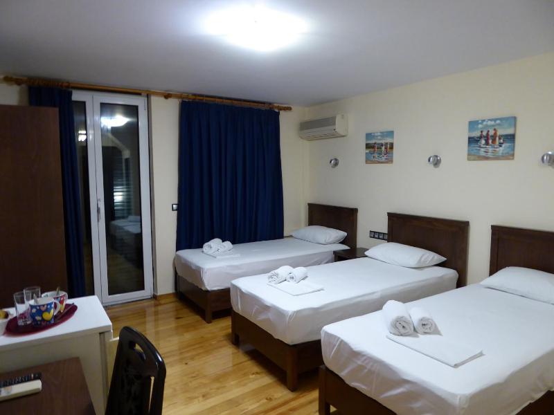 Triple Room with Old Town View image 4