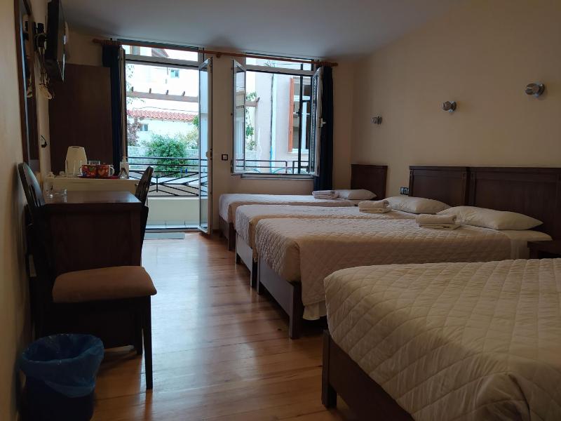 Quadruple Room with Old Town View image 3