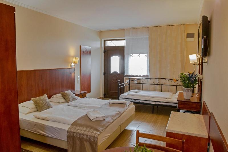 Standard Triple Room image 1