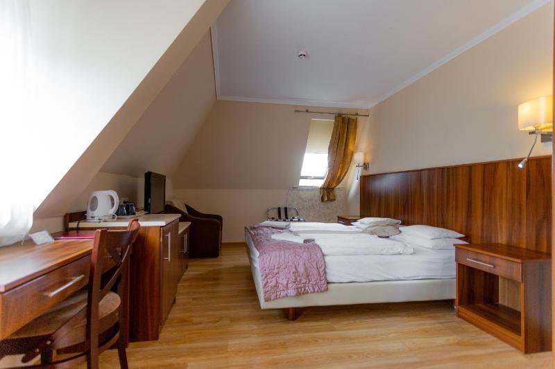 Standard Quadruple Room image 4