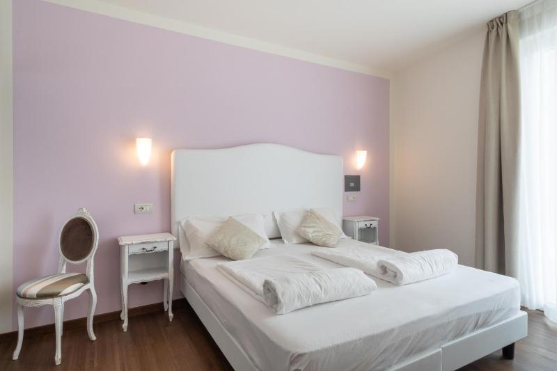 Double or Twin Room with Balcony and Garden View image 3