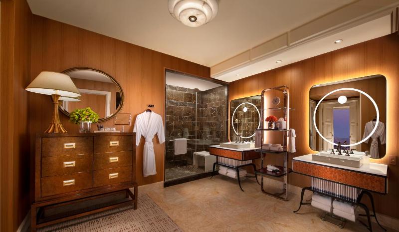Wynn Tower Suite Salon image 3