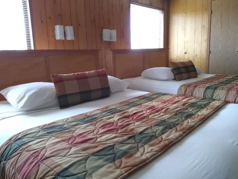 Queen Room with Two Queen Beds image 2
