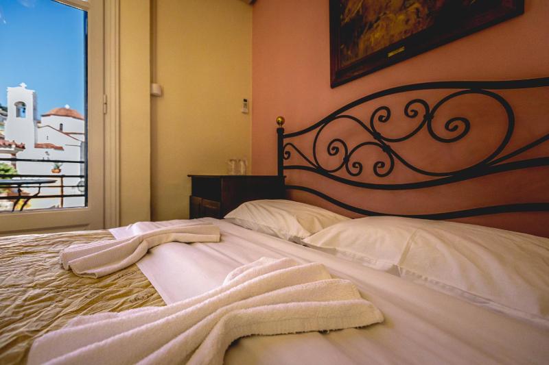 Best Rate Double Room - Building D image 2
