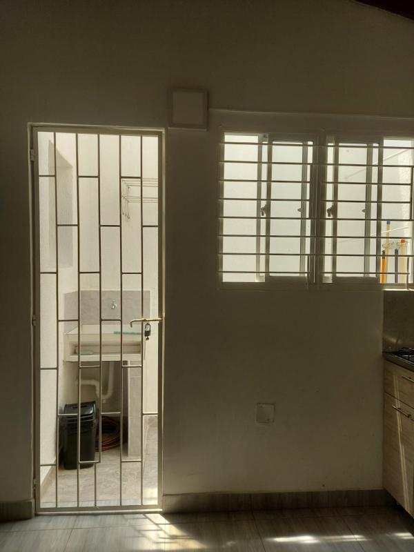 Aparta estudio amoblado 4 Medellín San Joaquín - image 15