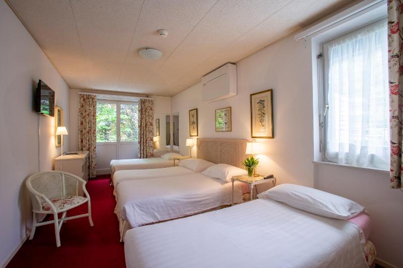 Quadruple Room with Balcony image 2