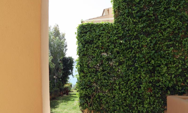 One-Bedroom Apartment with Garden View image 3