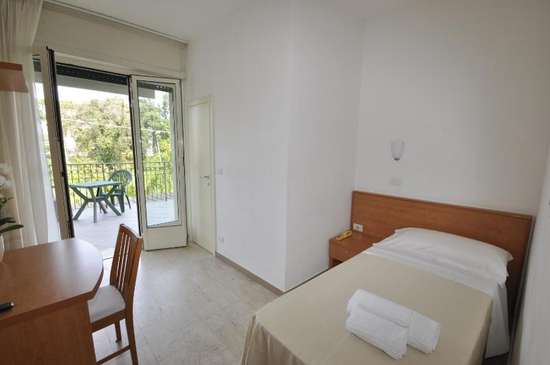 Single Room with Terrace image 1