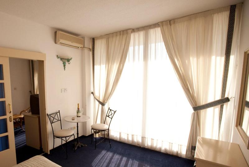 One-Bedroom Suite image 2