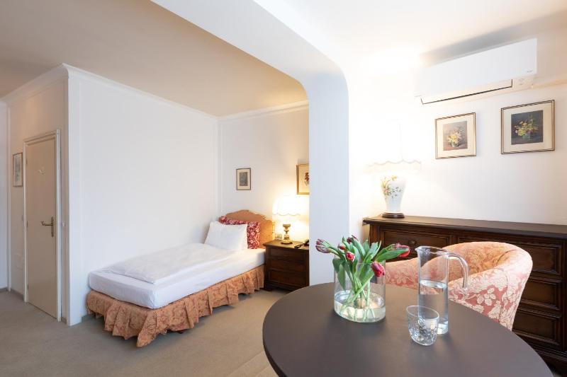 Single Room image 3