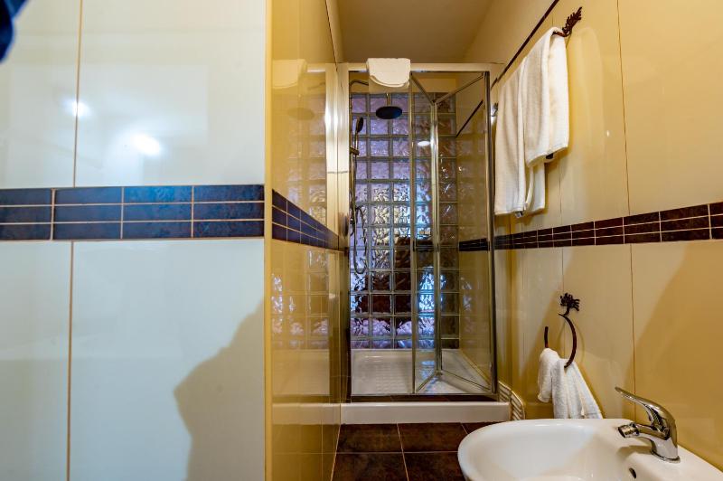 Double Room with Balcony image 3