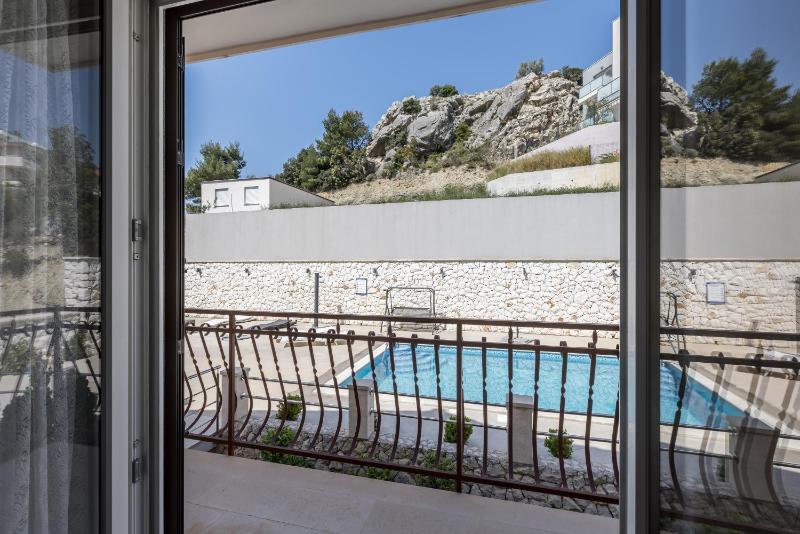 Deluxe Double Room with Balcony image 3