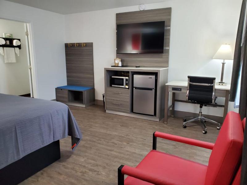 Standard King Room image 4