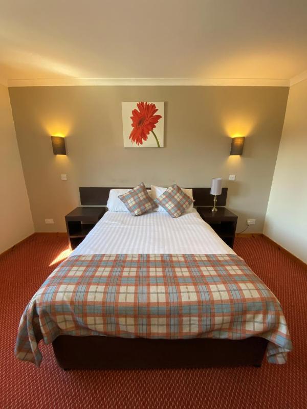 Double Room image 4