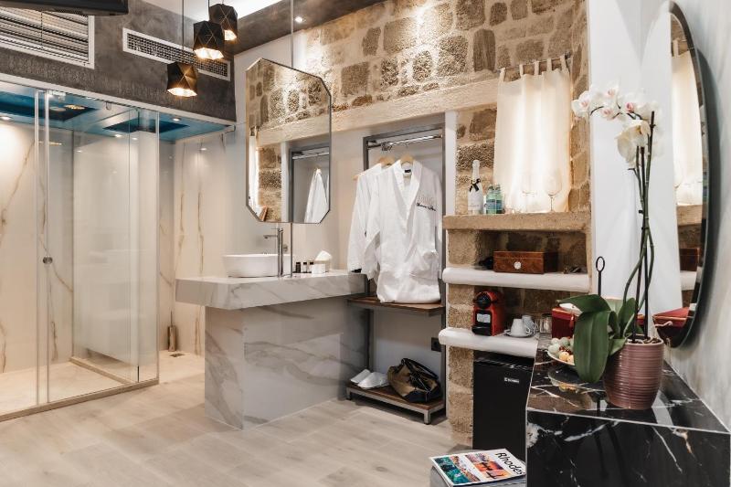 Chateau Anax Luxury suites - image 3