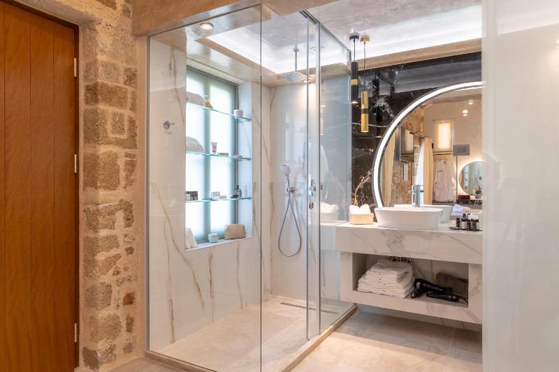 Chateau Anax Luxury suites - image 9