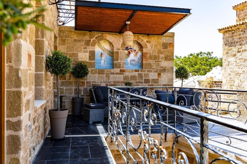 Chateau Anax Luxury suites - image 12